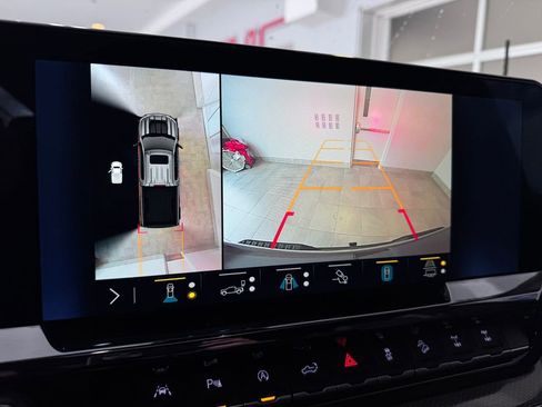 Used 2023 Chevrolet Silverado 1500 ZR2 w/ Technology Package image 19