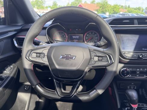 Used 2022 Chevrolet TrailBlazer RS w/ Sun and Liftgate Package FWD image 22