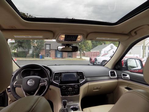 Used 2020 Jeep Grand Cherokee Limited AWD/4WD image 15