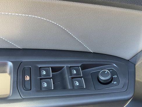 Used 2023 Volkswagen Atlas Cross Sport SE w/ Panoramic Sunroof Package image 19