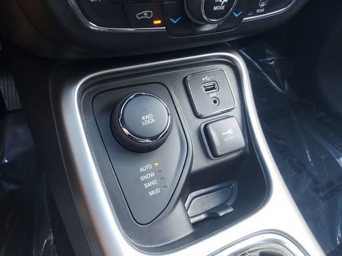 Used 2021 Jeep Compass Latitude w/ Convenience Group AWD/4WD image 17