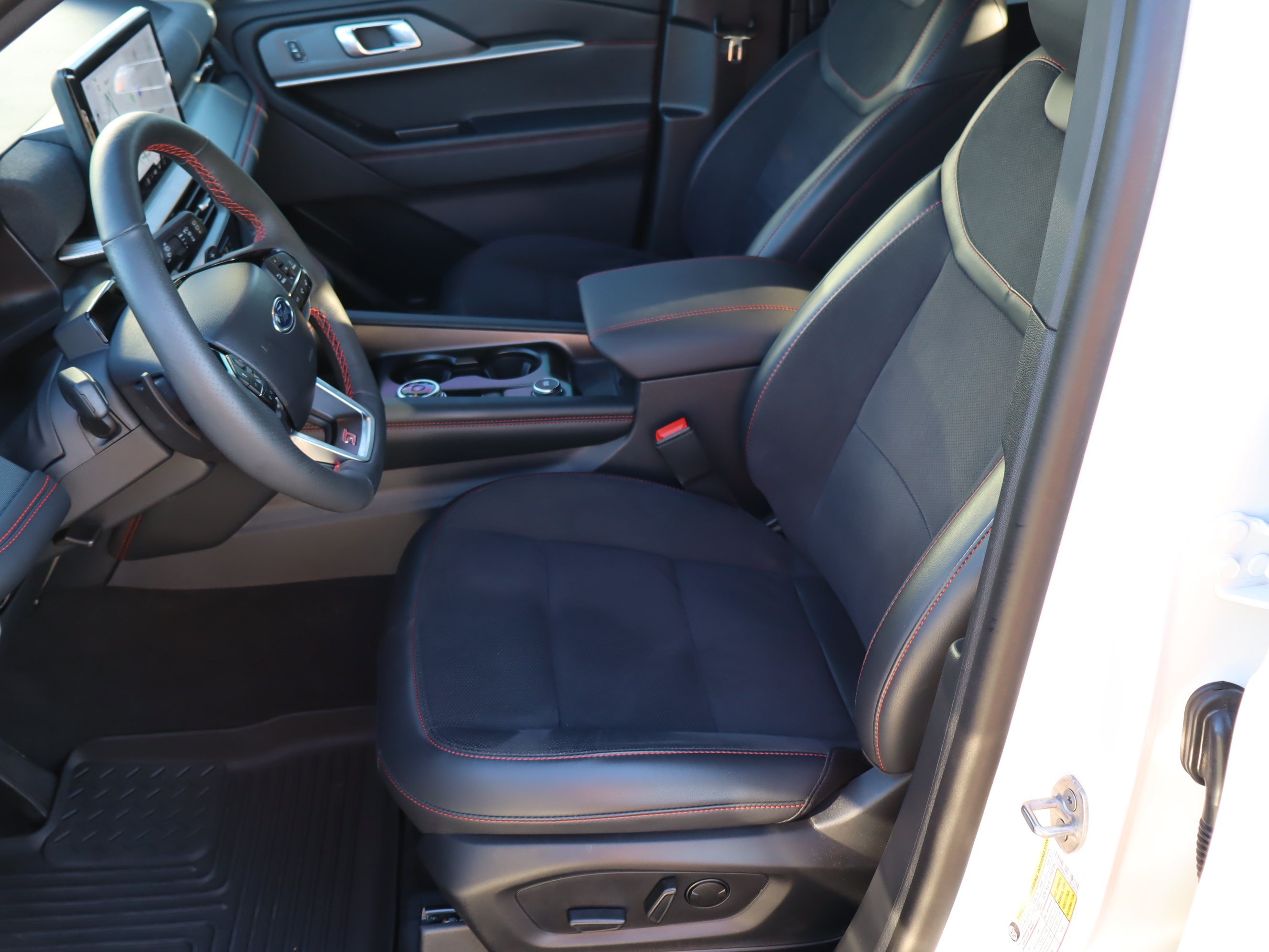 Used 2026 Ford Explorer ST AWD/4WD image 17