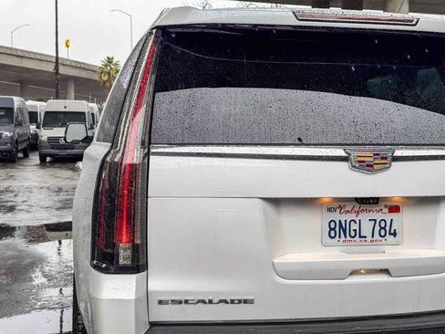 Used 2020 Cadillac Escalade ESV Platinum RWD image 11