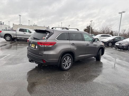 Used 2017 Toyota Highlander XLE image 5