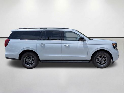 Used 2025 Ford Expedition Max Active AWD/4WD image 2