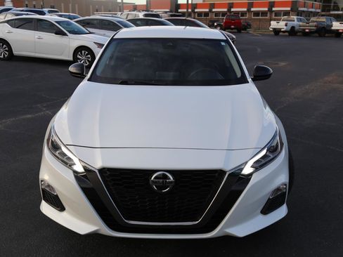 Used 2021 Nissan Altima 2.5 SR image 2