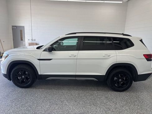 New 2026 Volkswagen Atlas Peak Edition AWD/4WD image 2