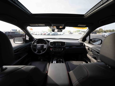 Used 2025 Honda Passport Black Edition image 19