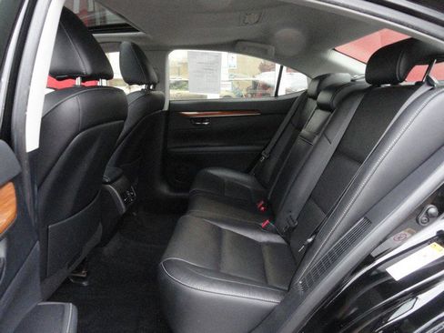 Used 2015 Lexus ES 300h image 10