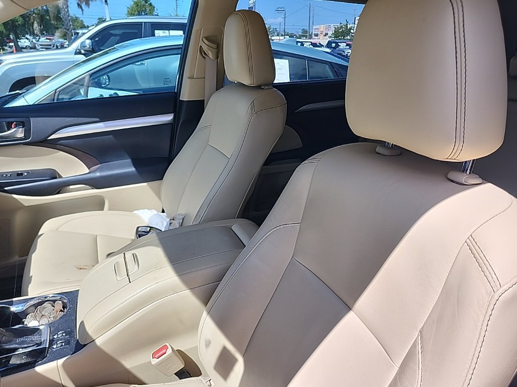 Used 2019 Toyota Highlander XLE FWD image 7