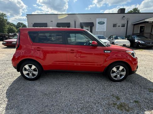 Used 2019 Kia Soul FWD image 4