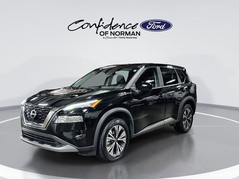 Used 2023 Nissan Rogue SV image 3