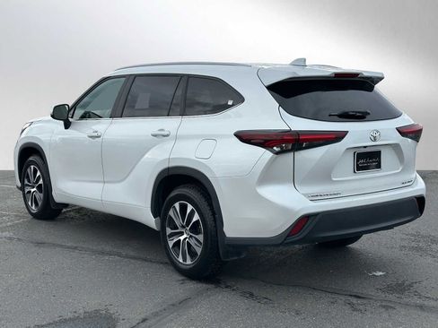 Used 2024 Toyota Highlander LE image 5