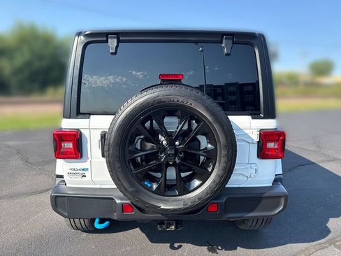 Used 2023 Jeep Wrangler Unlimited Sahara AWD/4WD image 4