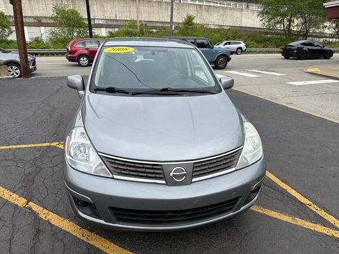 Used 2008 Nissan Versa Hatchback FWD image 3