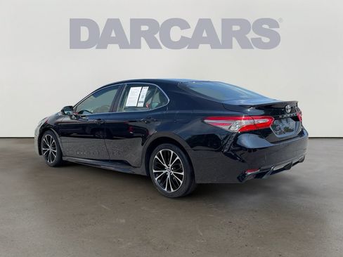 Used 2018 Toyota Camry SE FWD image 5