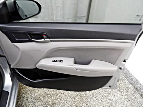 Used 2020 Hyundai Elantra SEL image 11