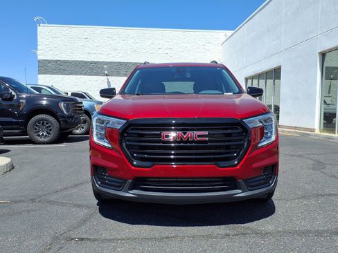 Used 2023 GMC Terrain SLE w/ Driver Convenience Package FWD image 2
