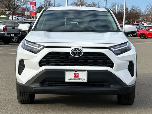 Used 2025 Toyota RAV4 XLE image 9
