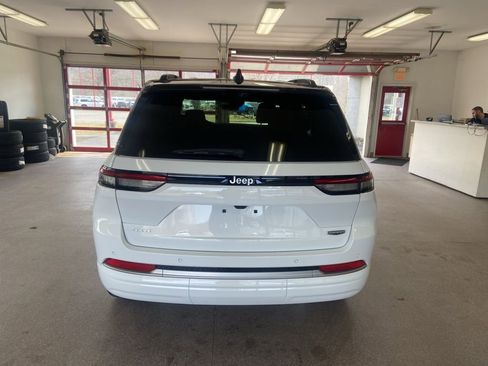 New 2026 Jeep Grand Cherokee Summit image 16