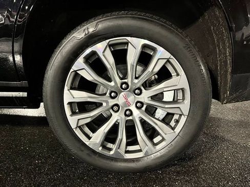Used 2022 GMC Yukon Denali w/ Denali Premium Package image 16