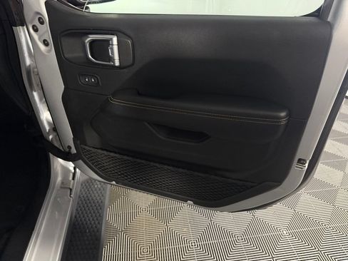 Used 2024 Jeep Wrangler Unlimited Sahara AWD/4WD image 34