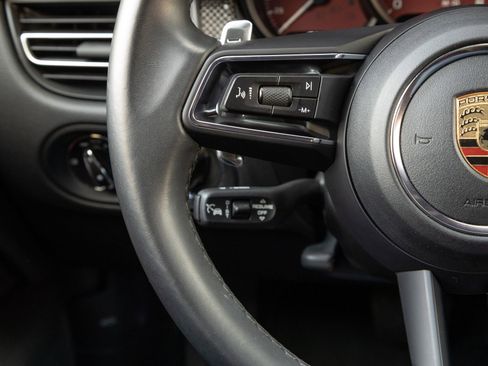 Certified 2023 Porsche Macan image 15