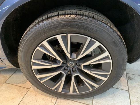 Used 2022 Volvo XC90 T6 Momentum w/ Climate Package image 12