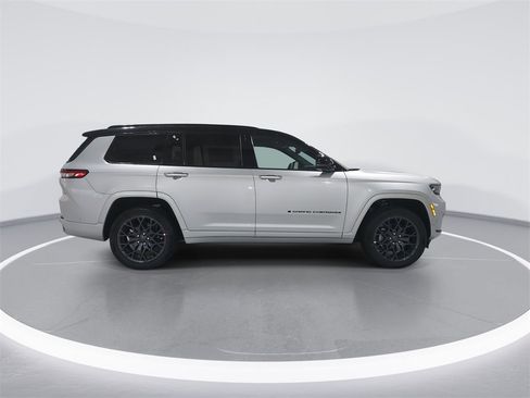 New 2025 Jeep Grand Cherokee L Summit image 9