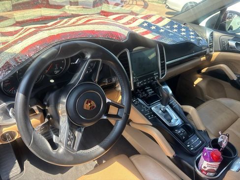 Used 2018 Porsche Cayenne AWD/4WD image 5