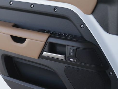 Used 2025 Land Rover Defender 110 V8 image 20