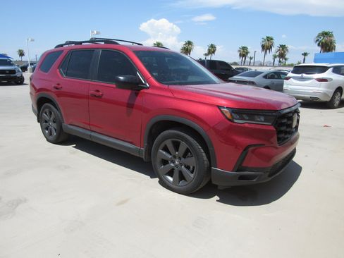 Used 2024 Honda Pilot Sport image 2