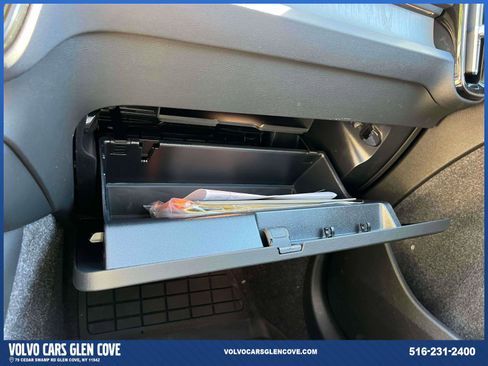 Certified 2025 Volvo XC40 B5 Plus w/ Climate Package image 33