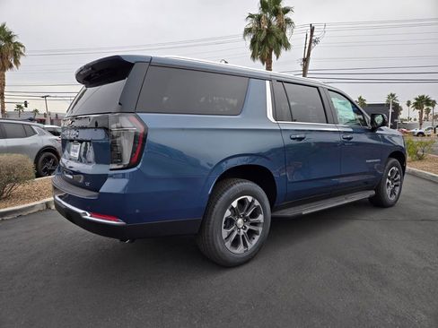 New 2025 Chevrolet Suburban LT w/ Comfort Package AWD/4WD image 4
