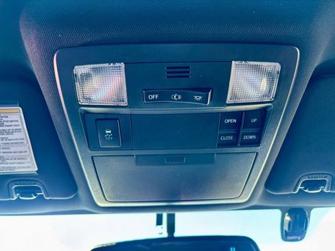 Used 2017 Toyota Tacoma Limited image 24