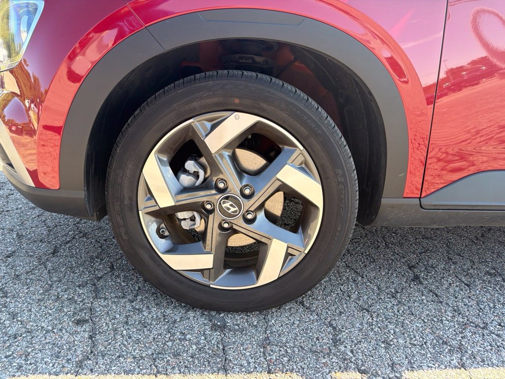 Used 2026 Hyundai Venue SEL FWD image 14
