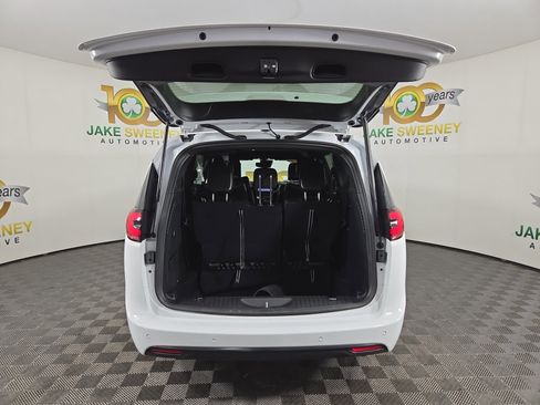 Certified 2024 Chrysler Pacifica Limited w/ Uconnect Theater Family Group image 35