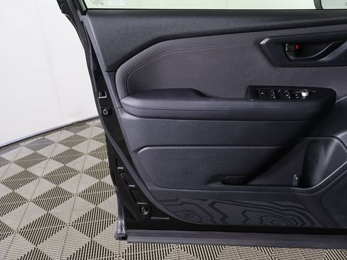 Used 2025 Subaru Forester Premium AWD/4WD image 21
