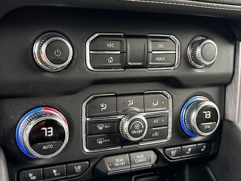 Used 2022 GMC Yukon SLT w/ SLT Luxury Package AWD/4WD image 17