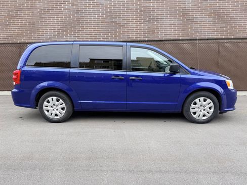 Used 2019 Dodge Grand Caravan SE w/ UConnect Hands-Free Group image 7