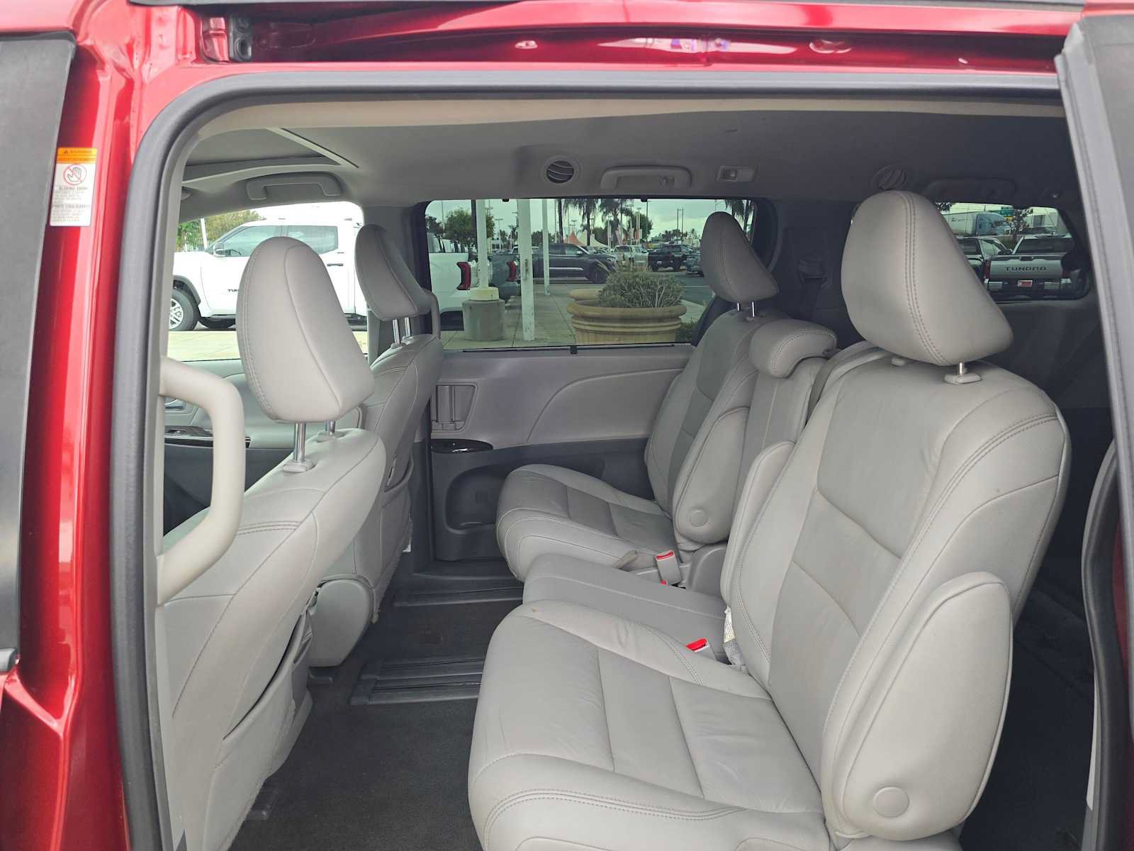 Used 2019 Toyota Sienna XLE FWD image 18