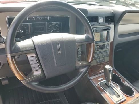 Used 2014 Lincoln Navigator L 4WD image 12
