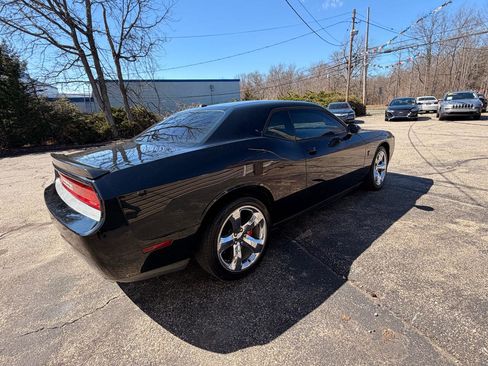 Used 2014 Dodge Challenger SXT w/ Super Sport Group (SS/T) image 8