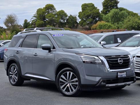 Used 2022 Nissan Pathfinder Platinum w/ Cargo Package AWD/4WD image 1