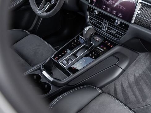 New 2026 Porsche Macan GTS AWD/4WD image 36