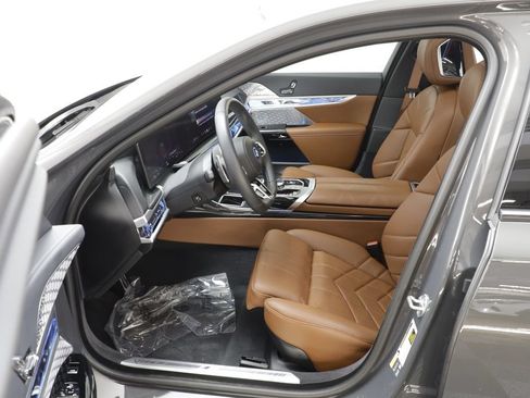 Used 2026 BMW 750e xDrive w/ Executive Package AWD/4WD image 6