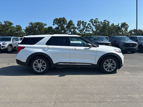 Used 2022 Ford Explorer XLT w/ Equipment Group 202A RWD image 5