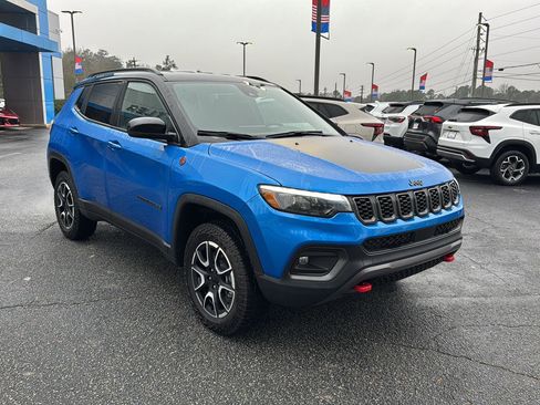 Used 2024 Jeep Compass Trailhawk w/ Trailhawk Elite Group image 6