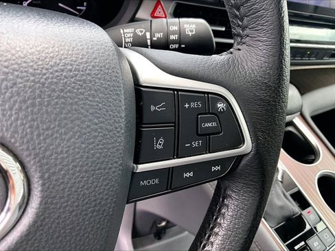 Used 2024 Toyota Sienna XLE w/ XLE Plus Package FWD image 21