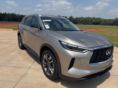 Used 2023 INFINITI QX60 Luxe w/ Cargo Package FWD image 4